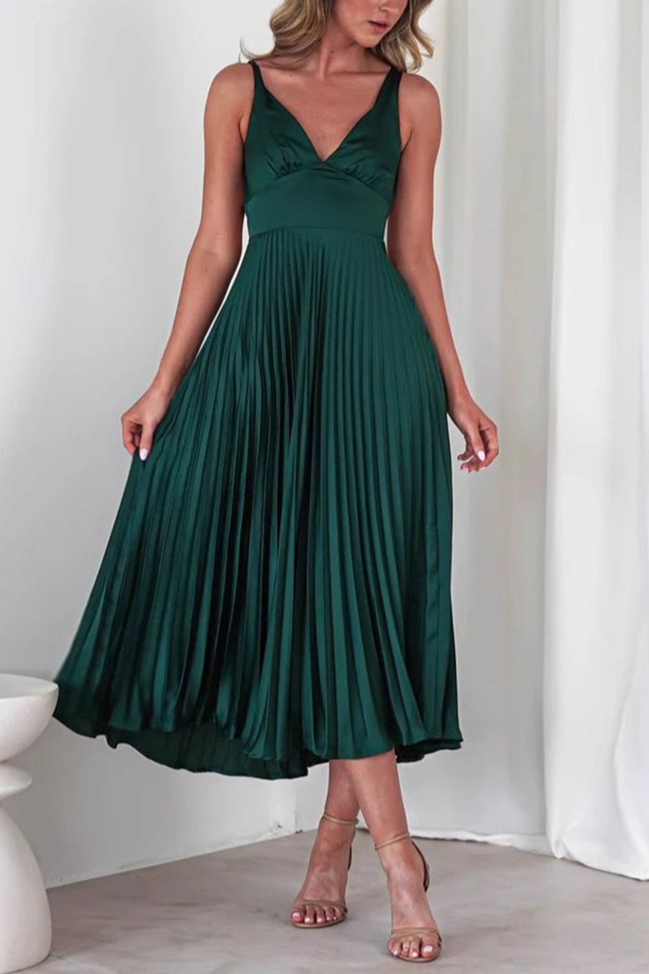TINA | Vestido plisado con escote V